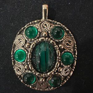 Vintage Pendant - green stone